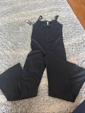 Sleek Black Wide-Leg Spaghetti-Strap Jumpsuit